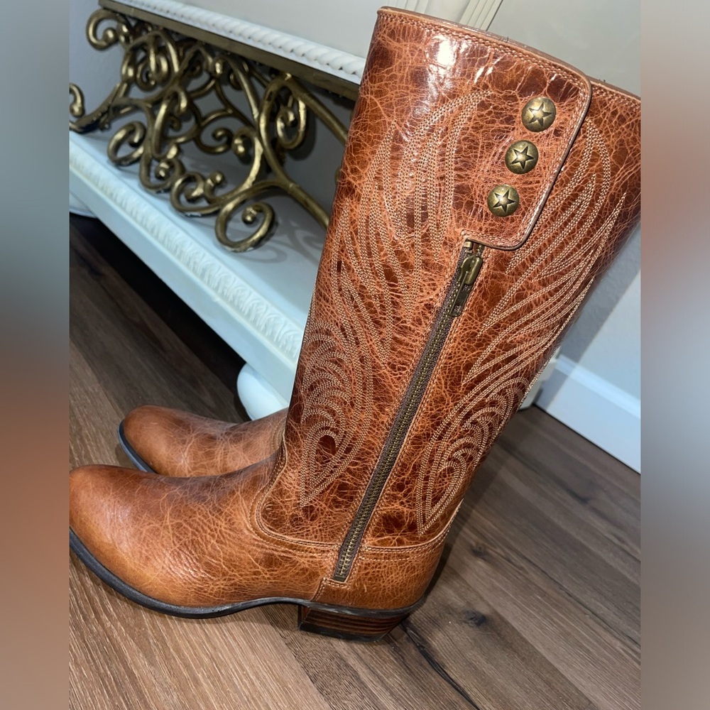 Women's Ariat Uproar Leather Cowboy Boots Size 7🤩